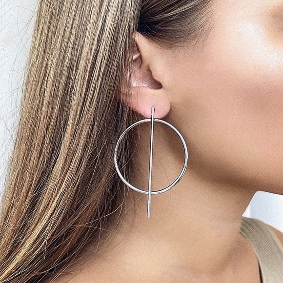 GlitzBlitz Boutique Jewelry - Any 3/$25! Large Silver Circle w/Vertical Bar Earrings